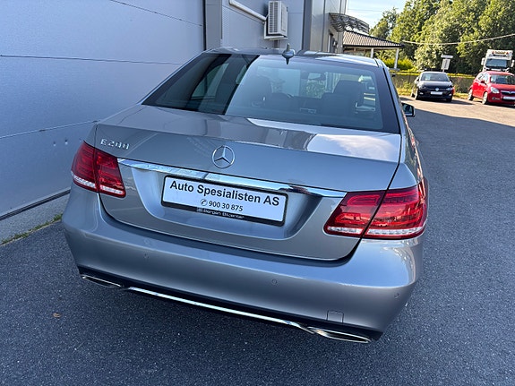 Mercedes-Benz E200 18 of 30