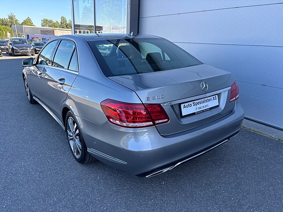 Mercedes-Benz E200 10 of 30