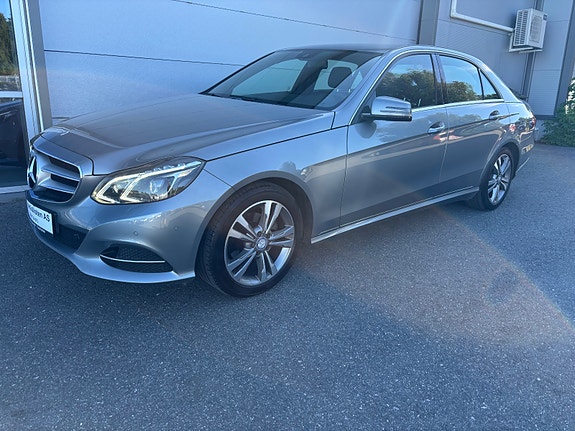 Mercedes-Benz E200 3 of 30