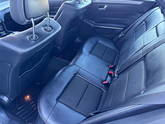 Mercedes-Benz E200 23 of 30