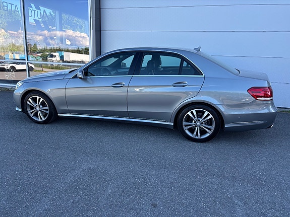 Mercedes-Benz E200 7 of 30