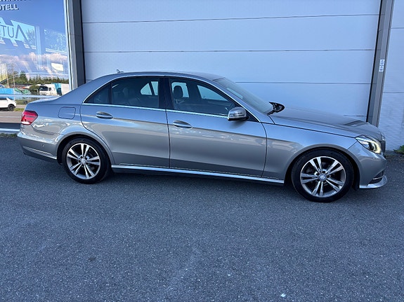 Mercedes-Benz E200 14 of 30