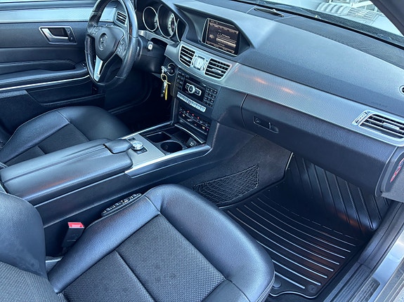 Mercedes-Benz E200 25 of 30
