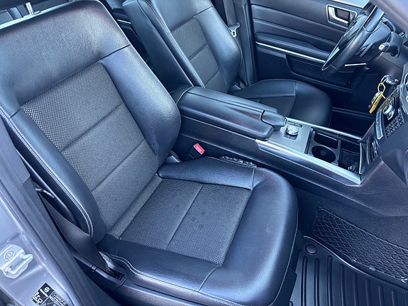 Mercedes-Benz E200 24 of 30