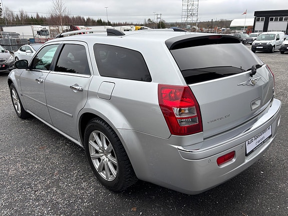Chrysler 300C 14 of 30