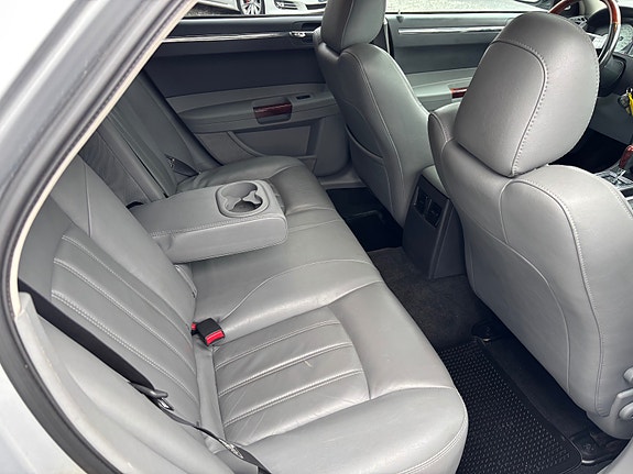 Chrysler 300C 30 of 30