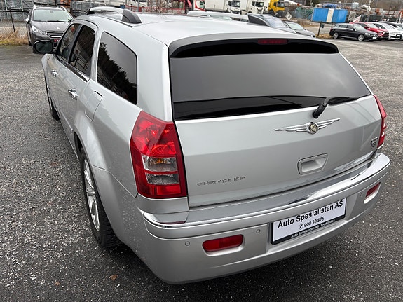 Chrysler 300C 13 of 30