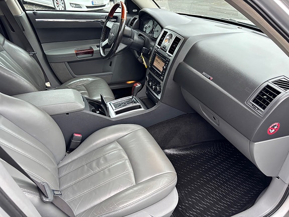 Chrysler 300C 28 of 30