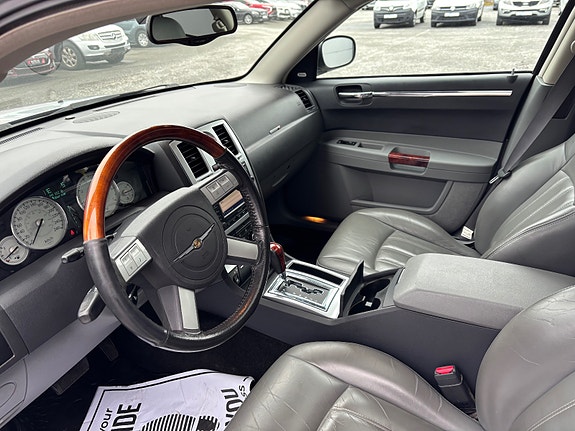 Chrysler 300C 21 of 30
