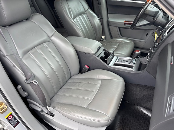 Chrysler 300C 26 of 30