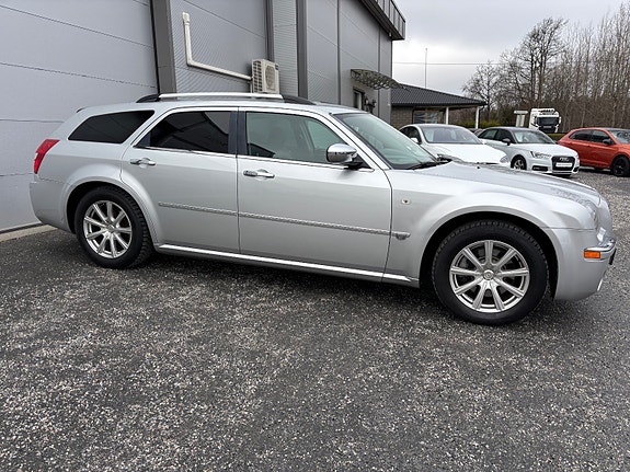 Chrysler 300C 8 of 30