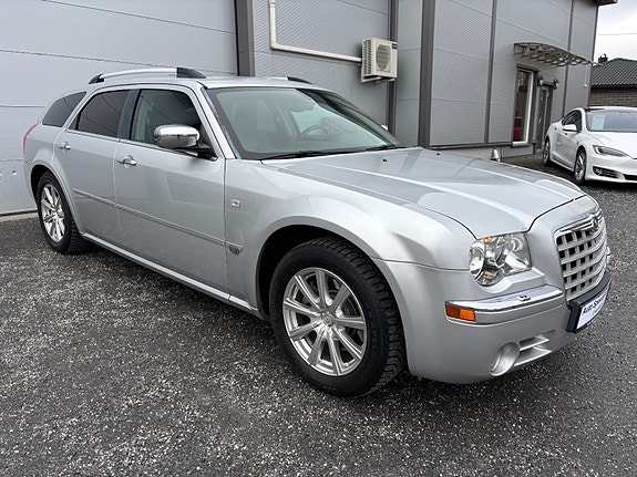 Chrysler 300C 7 of 30