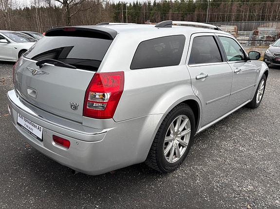 Chrysler 300C 12 of 30