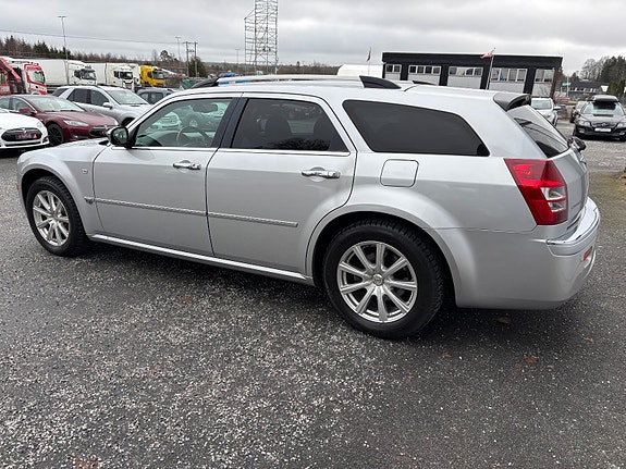 Chrysler 300C 15 of 30