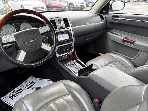 Chrysler 300C 25 of 30