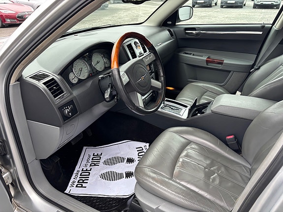 Chrysler 300C 22 of 30