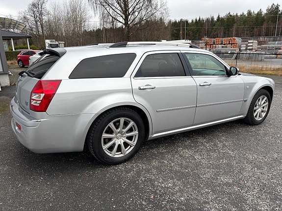 Chrysler 300C 11 of 30