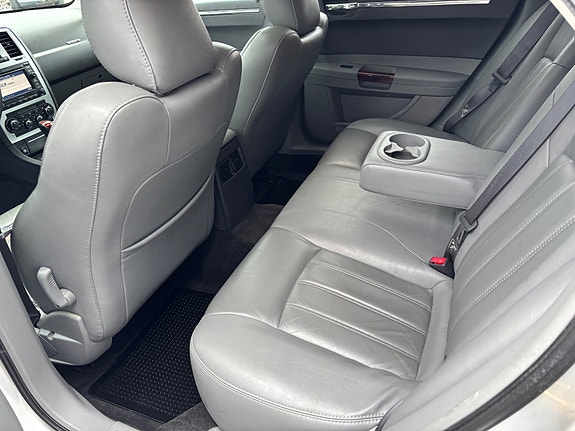 Chrysler 300C 24 of 30