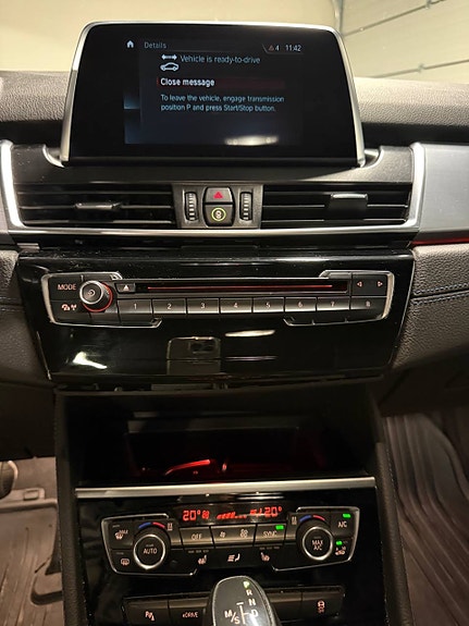 BMW 225xe 16 of 30