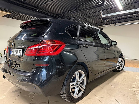 BMW 225xe 10 of 30