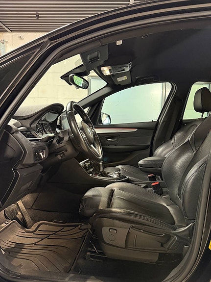 BMW 225xe 13 of 30