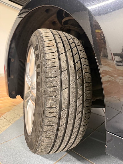 BMW 225xe 24 of 30