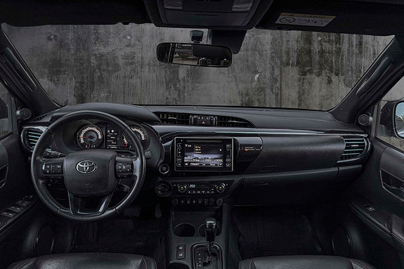 Toyota HiLux 17 of 20