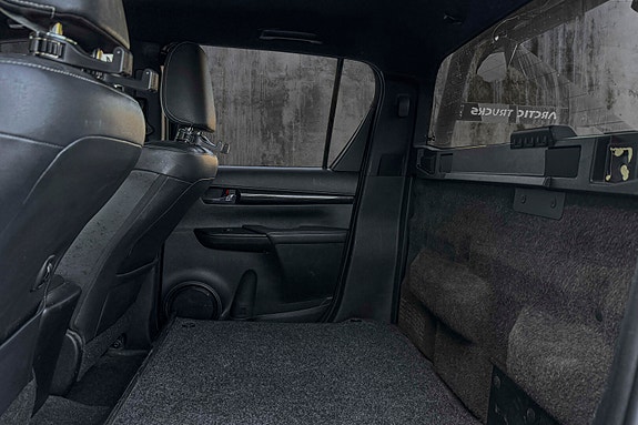 Toyota HiLux 20 of 20