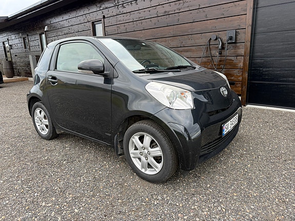 Toyota IQ 2 of 5