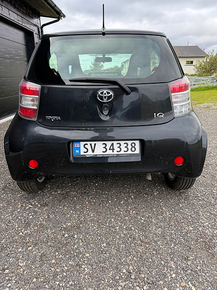 Toyota IQ 3 of 5
