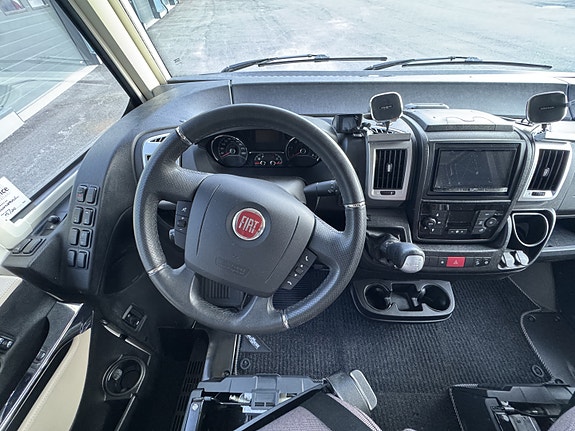 Hymer B 678 DL 16 of 30