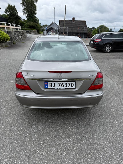 Mercedes-Benz E200 d 6 of 14