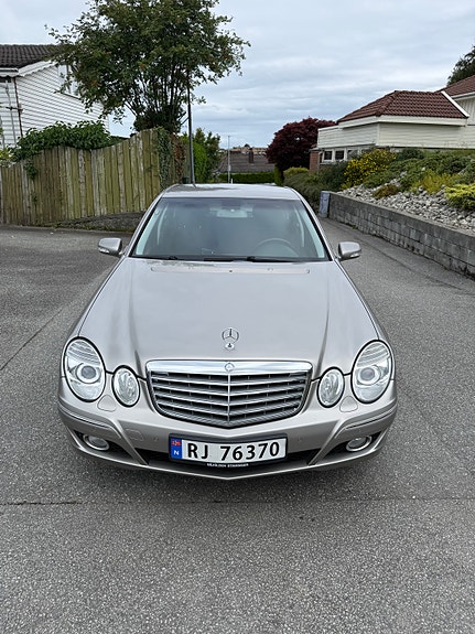Mercedes-Benz E200 d 2 of 14