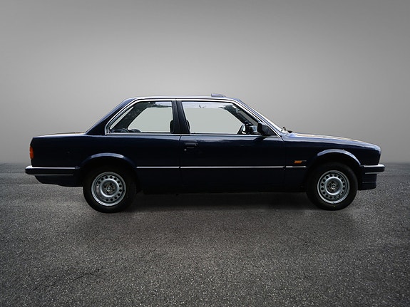 BMW 318i 14 of 30