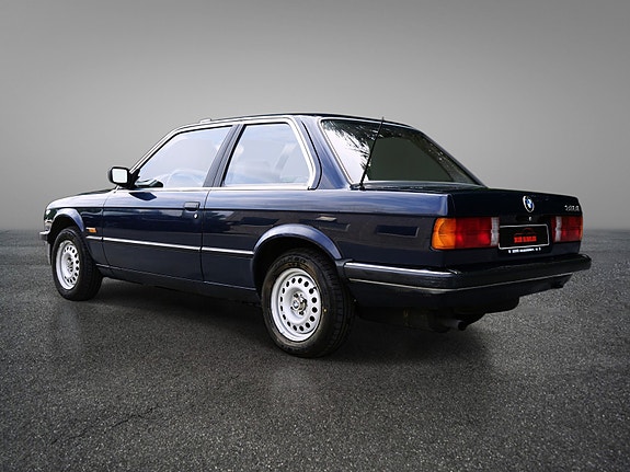 BMW 318i 11 of 30