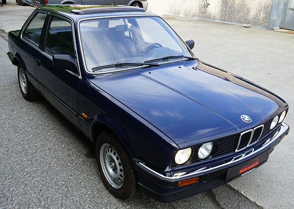 BMW 318i 25 of 30