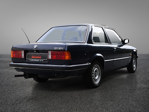 BMW 318i 13 of 30