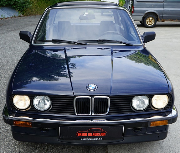 BMW 318i 26 of 30