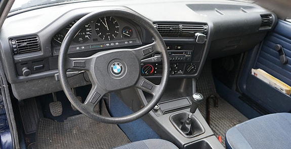 BMW 318i 28 of 30
