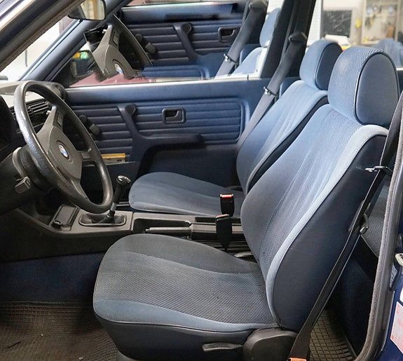BMW 318i 29 of 30