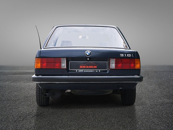 BMW 318i 12 of 30