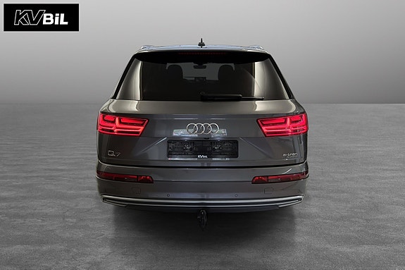 Audi Q7 9 of 30
