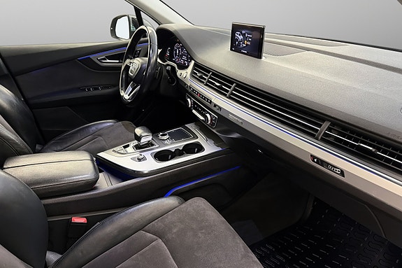 Audi Q7 12 of 30