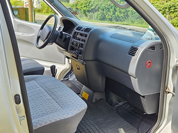 Toyota HiAce 3 of 8