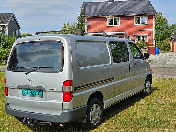 Toyota HiAce 2 of 8