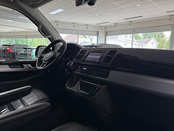 Volkswagen Multivan 16 of 30