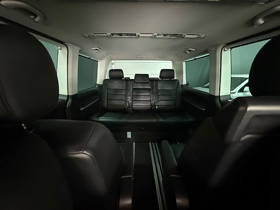 Volkswagen Multivan 17 of 30