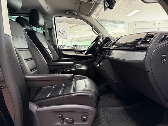 Volkswagen Multivan 15 of 30