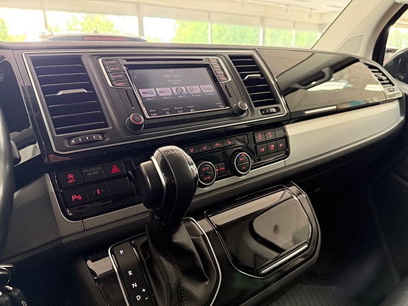 Volkswagen Multivan 23 of 30