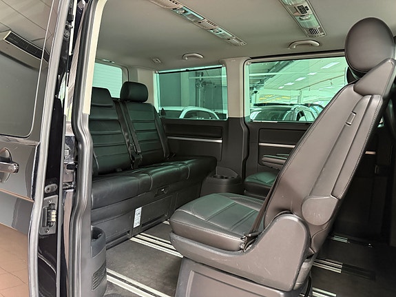 Volkswagen Multivan 11 of 30